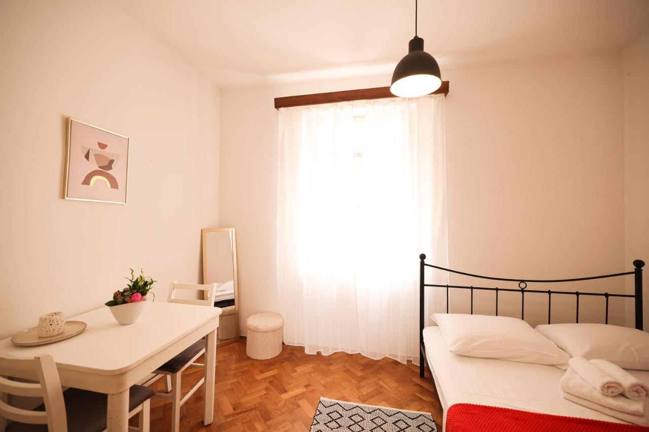 Cozy Studio Apartments In City Centar Stosija Задар Экстерьер фото